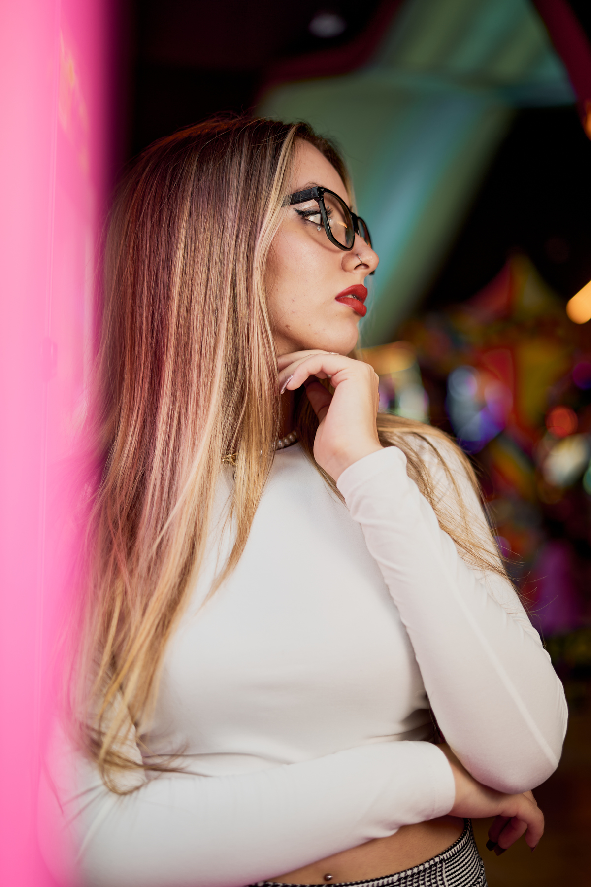 Fotografía en sala de video juegos fotógrafo daniel cuart dnxfotografia luces de neon