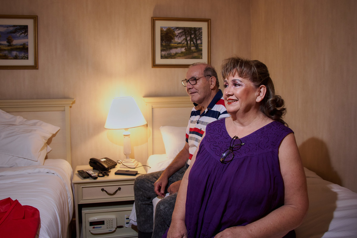 novio preparandose con sus padres para su Boda renata magalhaes y emanuel aranda fotografo daniel cuart dnxfotografia mauricio orgaz