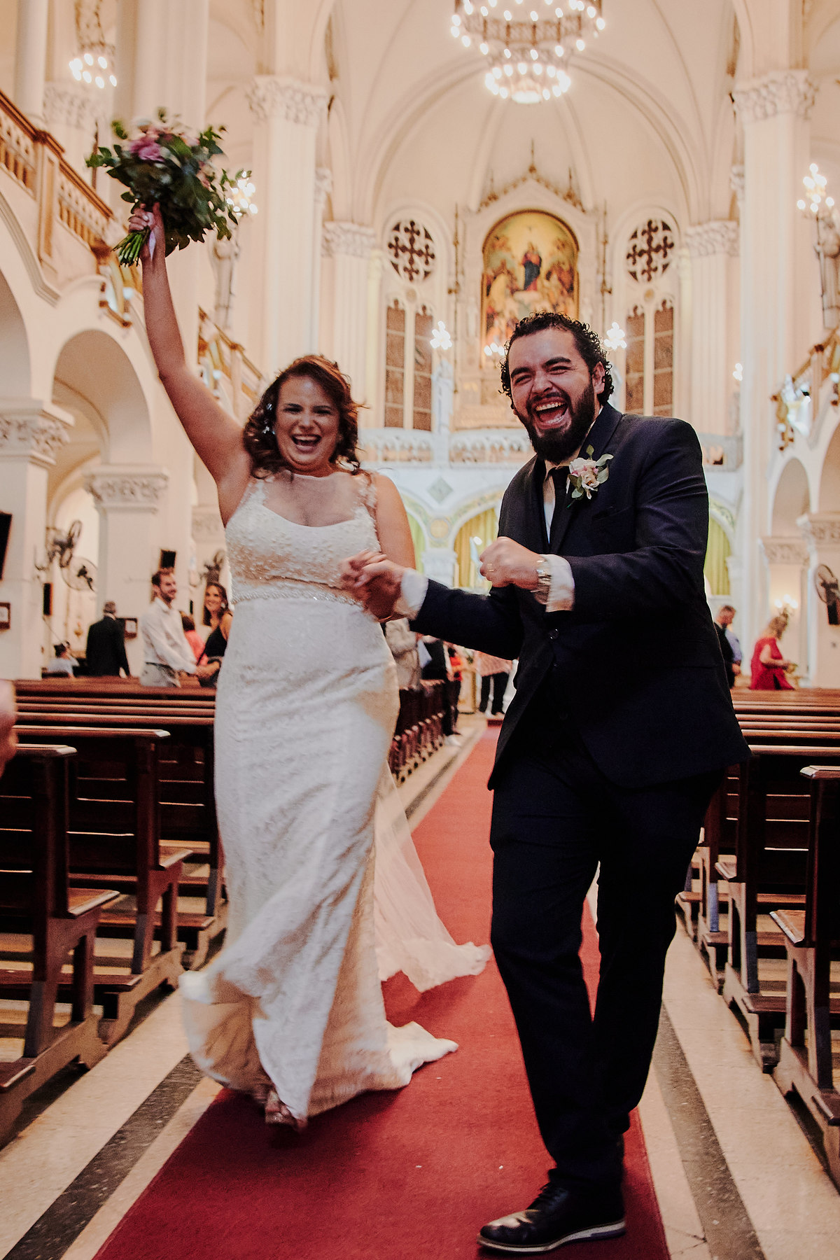 novios festejando en su Boda renata magalhaes y emanuel aranda fotografo daniel cuart dnxfotografia mauricio orgaz maricruz marlia eventos 