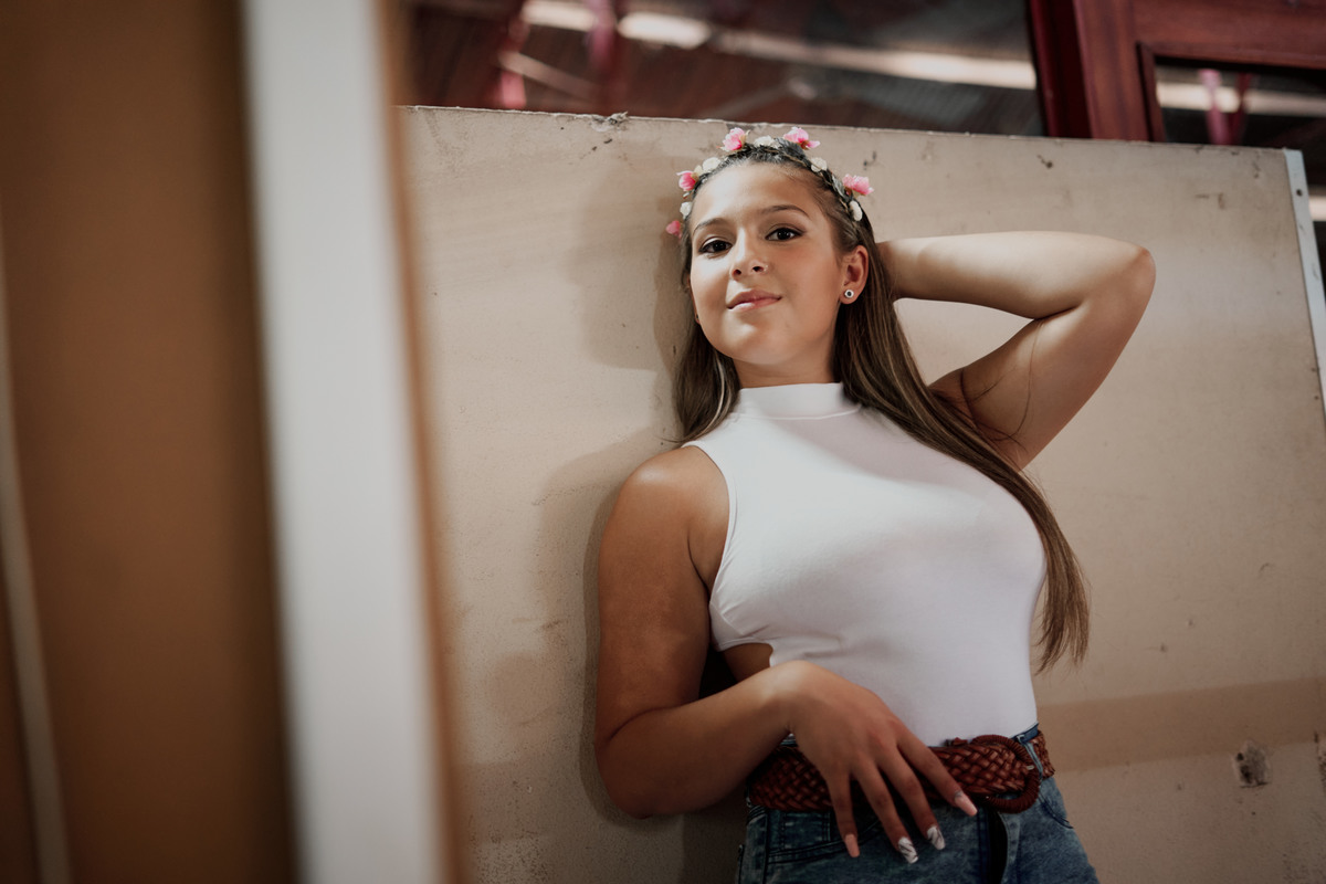 fotografia de 15 hamaca campestre  fotografo daniel cuart dnxfotografia fotografo de 15 con globos de 15 en fabrica abandonada