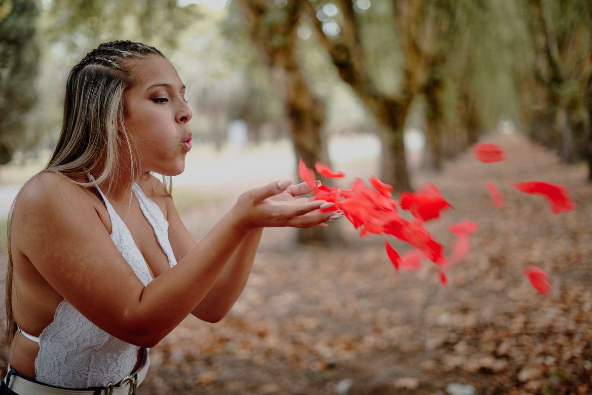 fotografia de 15 soplando corazones fotografo daniel cuart dnxfotografia fotografo de 15 con globos de 15