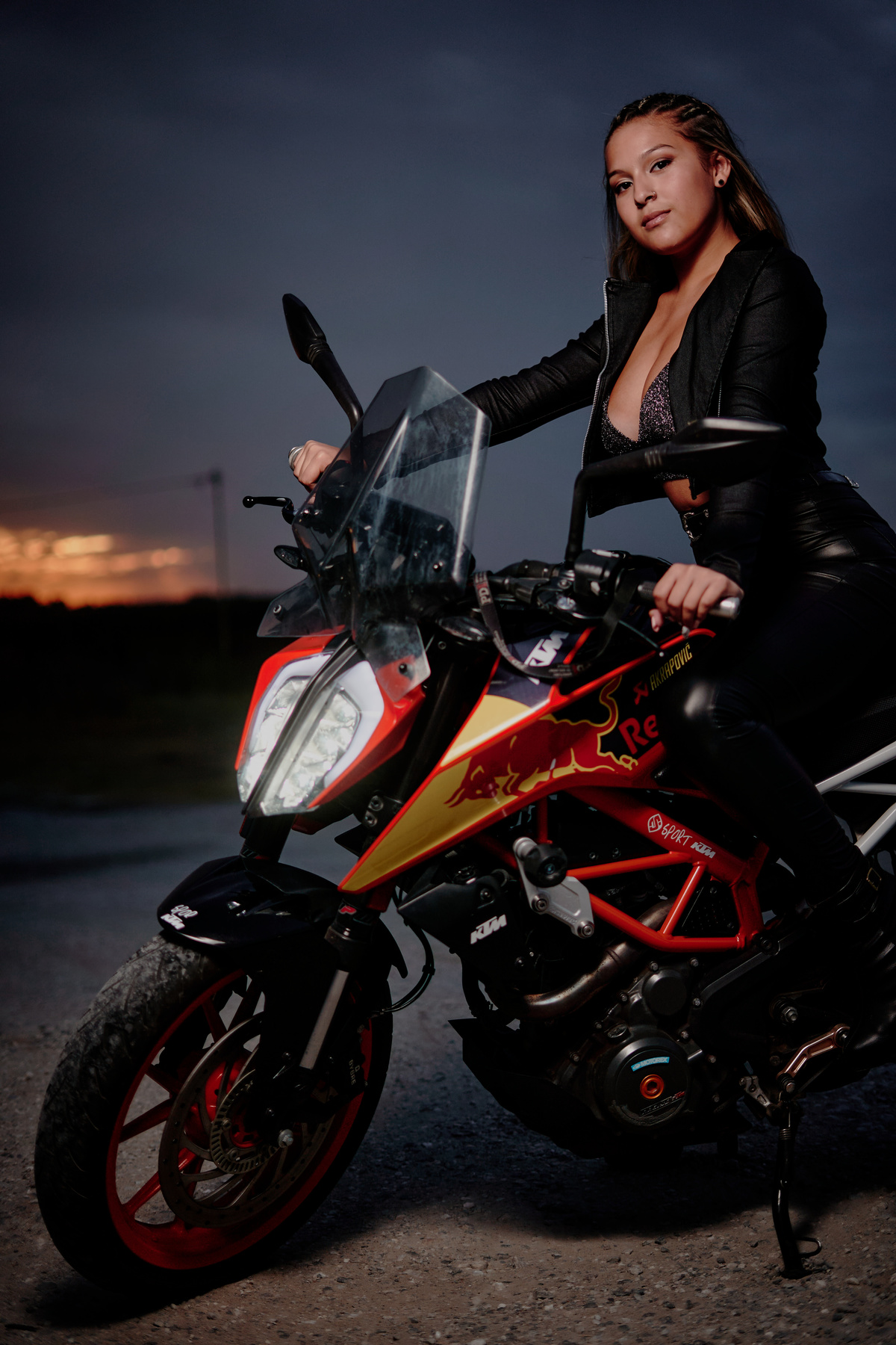 fotografia de 15 en moto con atardecer fotografo daniel cuart dnxfotografia fotografo de 15