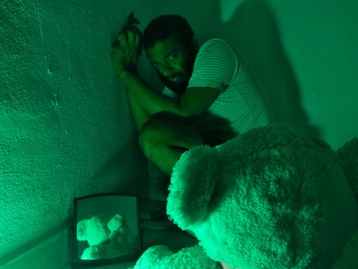 ema: As 8 emoções primárias e a psicologia de cores.

Cor: Verde

MEDO

O medo é uma emoção primária é caracterizado por impulso negativo que inibe ações que pode colocar a vida em perigo, porém ensina respeito, limite e ajuda a motivar a superação,