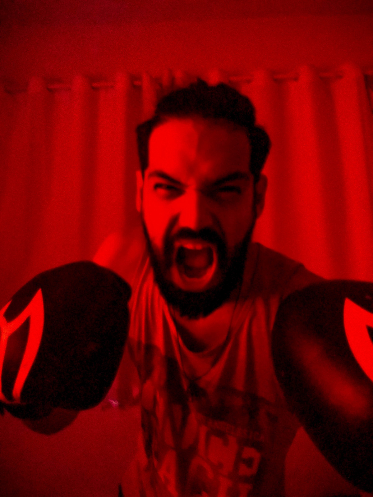 Tema: As 8 emoções primárias e a psicologia de cores.

Cor: vermelha

Já se sentiu vermelho de raiva?
Seu sangue já ficou quente de ira ou de desejos sexuais ou emocionais?