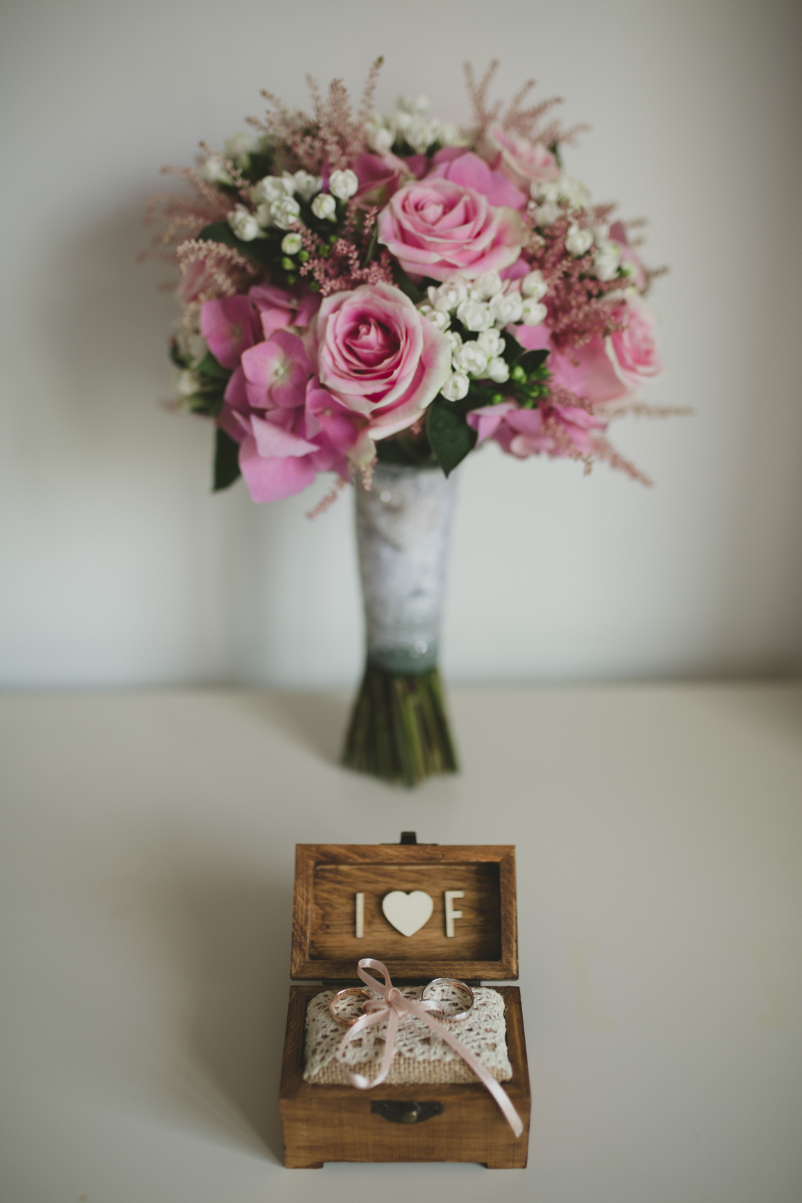 Casamento Quinta do Vale, Santo Antao do Tojal, Loures, Portugal preparação noiva pormenores bouquet alianças
