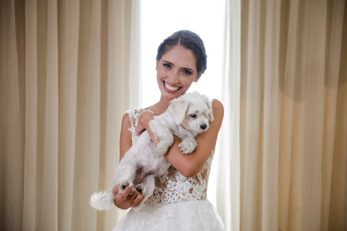 Casamento Quinta Marques da Serra Alenquer Portugal Noiva Cabelo penteado Ines Salsinha maquilhagem rita amorim vestido pronovias cão