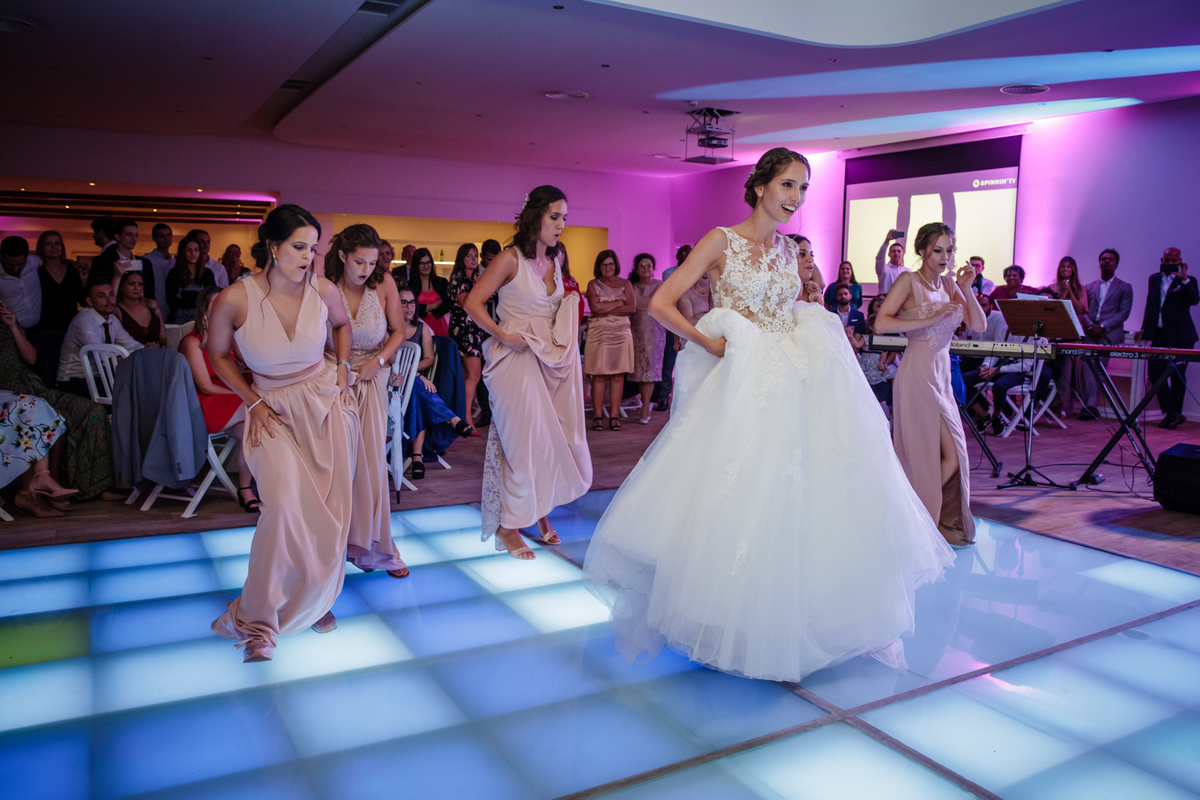Casamento Quinta Marques da Serra Alenquer Portugal Noiva Cabelo penteado Ines Salsinha maquilhagem rita amorim vestido pronovias noivos festa dança noiva damas de honor
