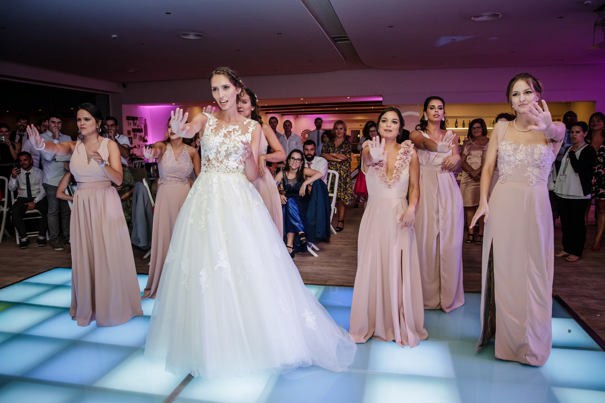 Casamento Quinta Marques da Serra Alenquer Portugal Noiva Cabelo penteado Ines Salsinha maquilhagem rita amorim vestido pronovias noivos festa dança noiva damas de honor