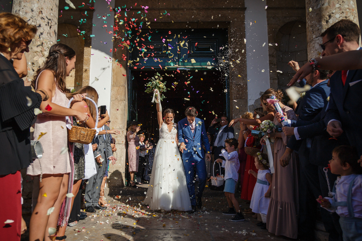 Casamento quinta da Conceição, Azeitão, Setubal Portugal noivos saida igreja