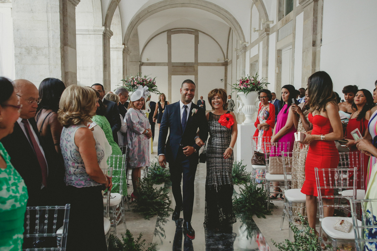 Casamento Patio da Gale Terreiro do Paço Lisboa Portugal cerimonia entrada noivo mae