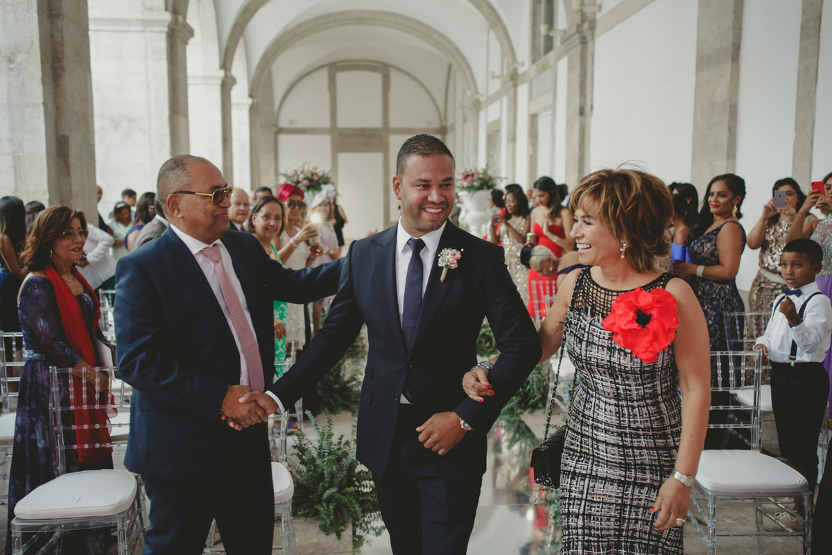 Casamento Patio da Gale Terreiro do Paço Lisboa Portugal cerimonia entrada noivo mae