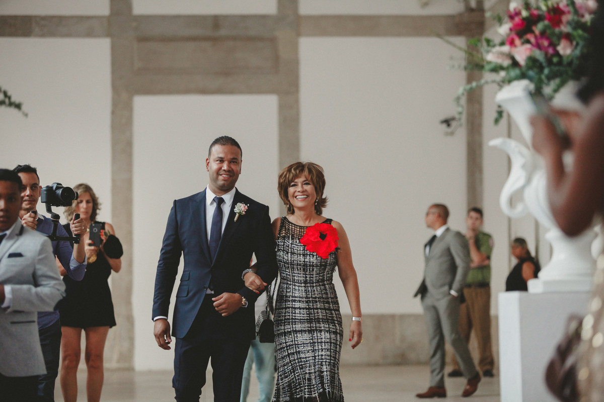 Casamento Patio da Gale Terreiro do Paço Lisboa Portugal cerimonia entrada noivo mae