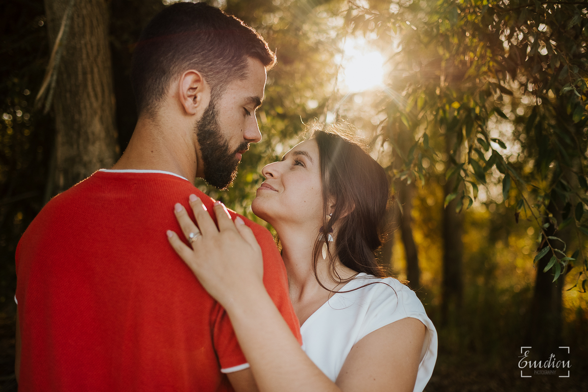 Fotógrafo de casamentos em Coimbra, Leiria, Aveiro.
Fotografia documental de casamento. Fotografia com emoção, paixão e sem poses. Imagens verdadeiras e cheias de amor.
Fotografamos em todo o país. Sessão Solteiros na Praia de Mira e em Fermentelos.