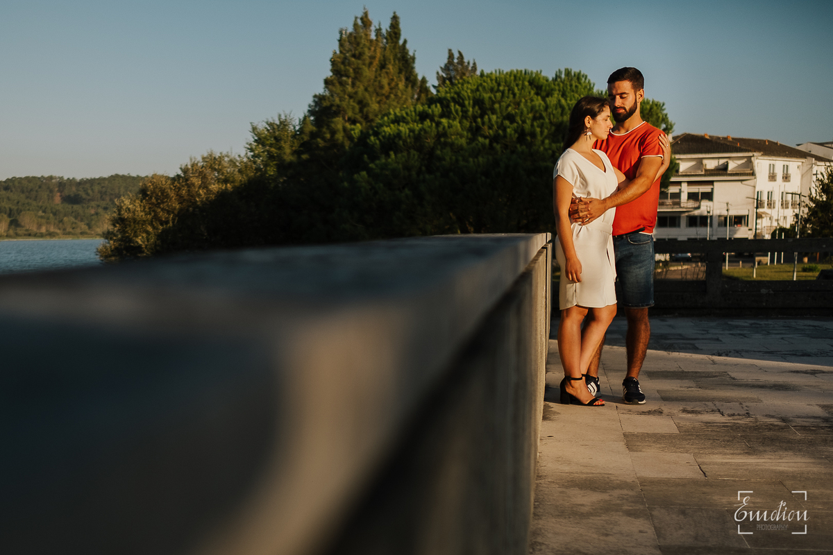 Fotógrafo de casamentos em Coimbra, Leiria, Aveiro.
Fotografia documental de casamento. Fotografia com emoção, paixão e sem poses. Imagens verdadeiras e cheias de amor.
Fotografamos em todo o país. Sessão Solteiros na Praia de Mira e em Fermentelos.