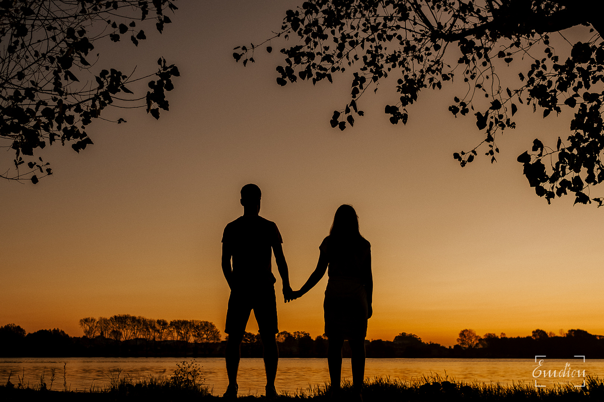 Fotógrafo de casamentos em Coimbra, Leiria, Aveiro.
Fotografia documental de casamento. Fotografia com emoção, paixão e sem poses. Imagens verdadeiras e cheias de amor.
Fotografamos em todo o país. Sessão Solteiros na Praia de Mira e em Fermentelos.