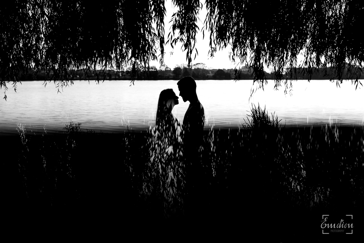 Fotógrafo de casamentos em Coimbra, Leiria, Aveiro.
Fotografia documental de casamento. Fotografia com emoção, paixão e sem poses. Imagens verdadeiras e cheias de amor.
Fotografamos em todo o país. Sessão Solteiros na Praia de Mira e em Fermentelos.