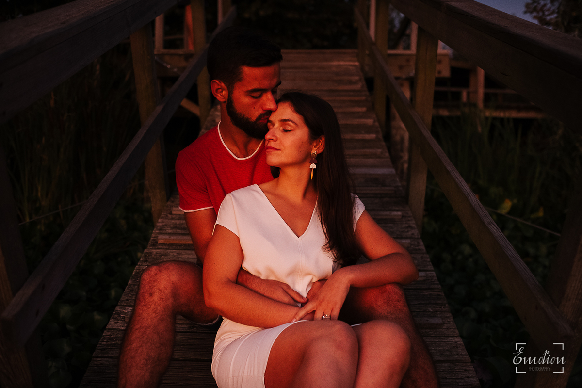 Fotógrafo de casamentos em Coimbra, Leiria, Aveiro.
Fotografia documental de casamento. Fotografia com emoção, paixão e sem poses. Imagens verdadeiras e cheias de amor.
Fotografamos em todo o país. Sessão Solteiros na Praia de Mira e em Fermentelos.