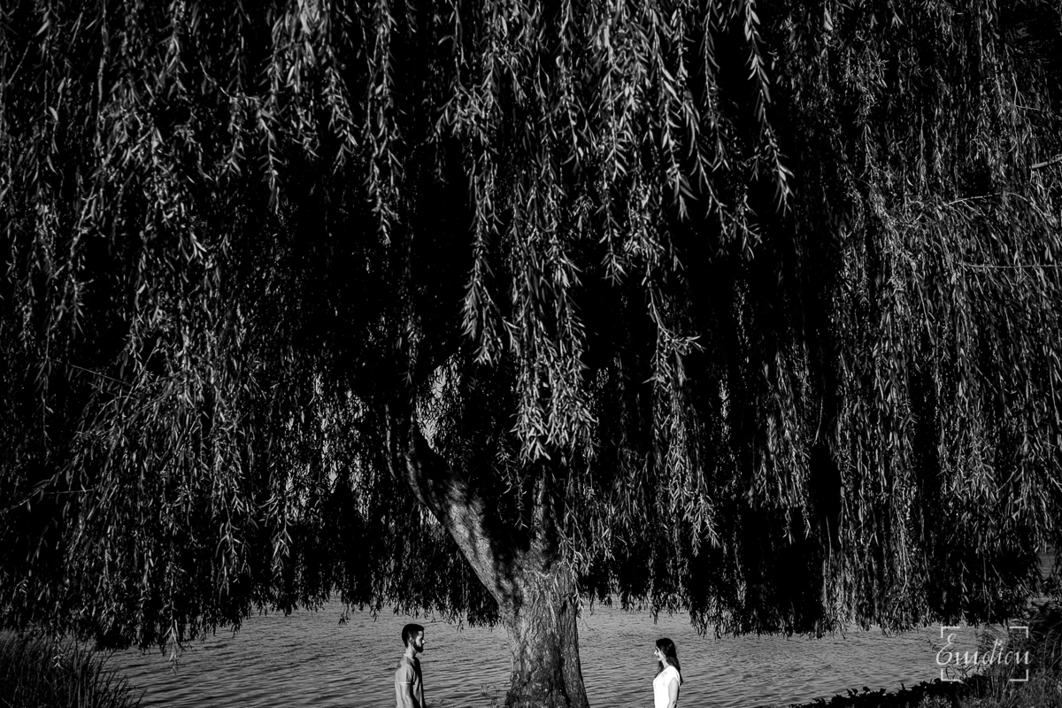 Fotógrafo de casamentos em Coimbra, Leiria, Aveiro.
Fotografia documental de casamento. Fotografia com emoção, paixão e sem poses. Imagens verdadeiras e cheias de amor.
Fotografamos em todo o país. Sessão Solteiros na Praia de Mira e em Fermentelos.