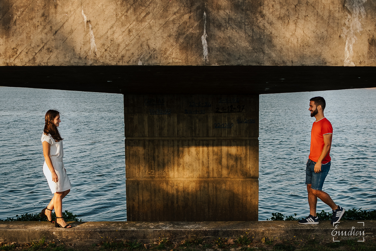 Fotógrafo de casamentos em Coimbra, Leiria, Aveiro.
Fotografia documental de casamento. Fotografia com emoção, paixão e sem poses. Imagens verdadeiras e cheias de amor.
Fotografamos em todo o país. Sessão Solteiros na Praia de Mira e em Fermentelos.