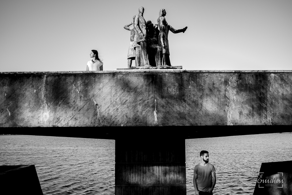 Fotógrafo de casamentos em Coimbra, Leiria, Aveiro.
Fotografia documental de casamento. Fotografia com emoção, paixão e sem poses. Imagens verdadeiras e cheias de amor.
Fotografamos em todo o país. Sessão Solteiros na Praia de Mira e em Fermentelos.