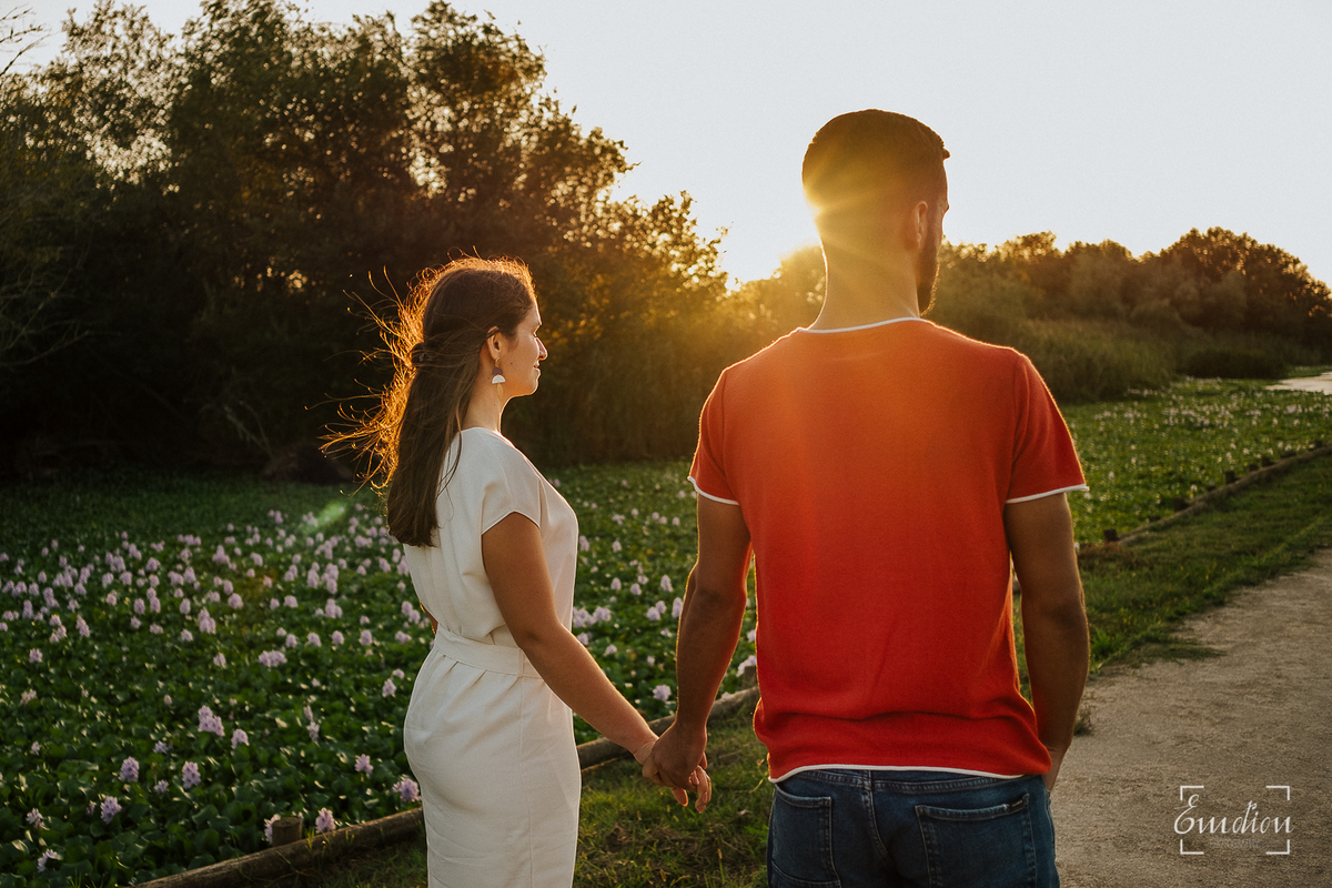 Fotógrafo de casamentos em Coimbra, Leiria, Aveiro.
Fotografia documental de casamento. Fotografia com emoção, paixão e sem poses. Imagens verdadeiras e cheias de amor.
Fotografamos em todo o país. Sessão Solteiros na Praia de Mira e em Fermentelos.