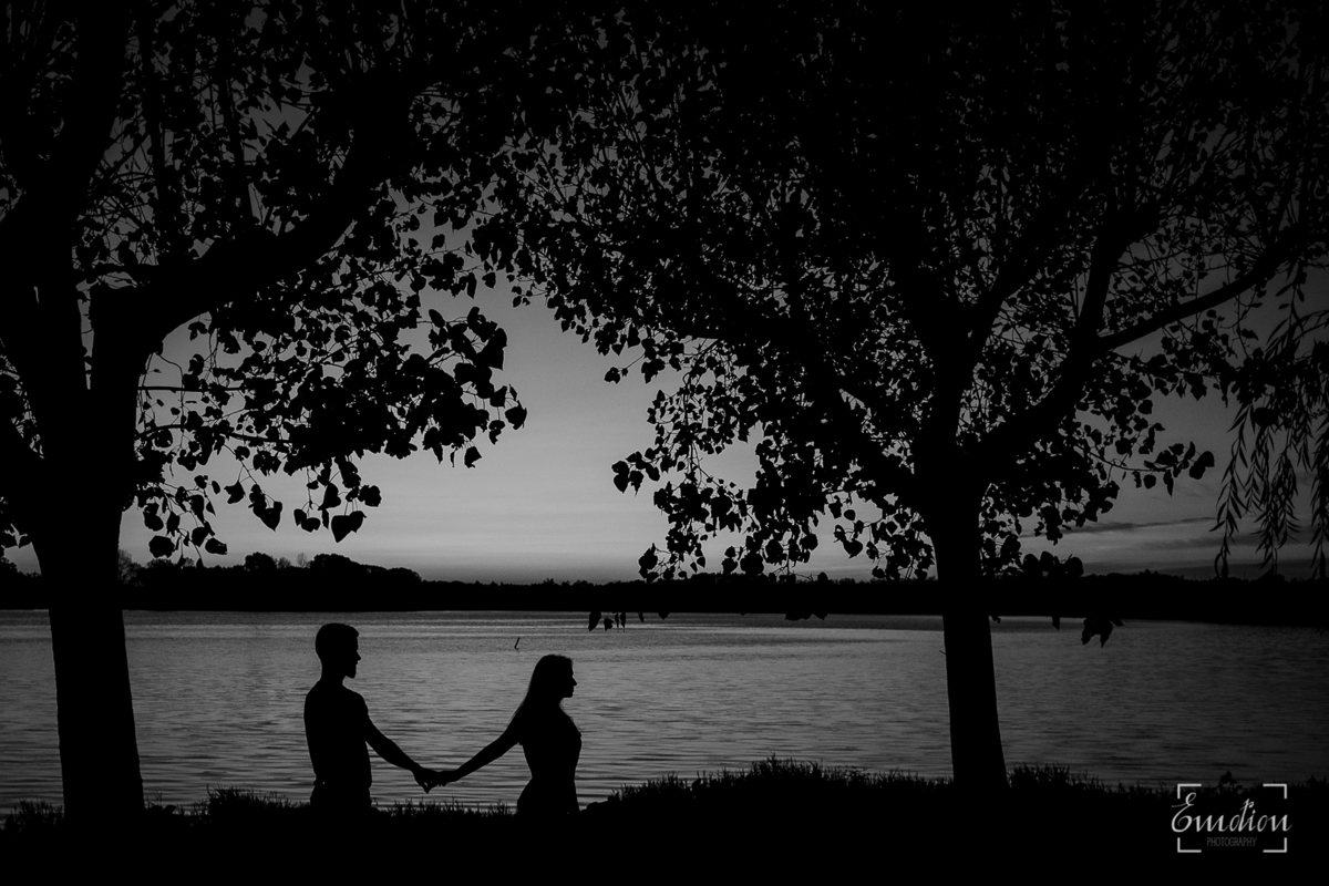 Fotógrafo de casamentos em Coimbra, Leiria, Aveiro.
Fotografia documental de casamento. Fotografia com emoção, paixão e sem poses. Imagens verdadeiras e cheias de amor.
Fotografamos em todo o país. Sessão Solteiros na Praia de Mira e em Fermentelos.