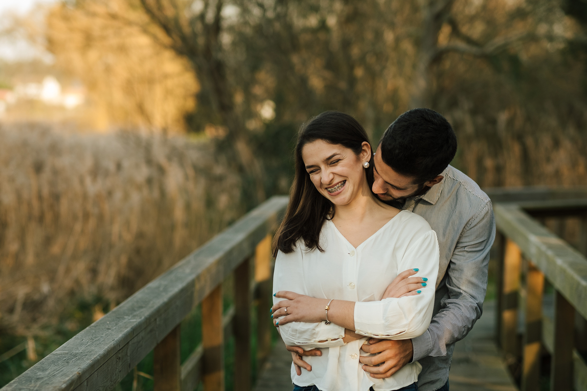 Fotógrafo de casamentos em Coimbra, Leiria, Aveiro.
Fotografia documental de casamento. Fotografia com emoção, paixão e sem poses. Imagens verdadeiras e cheias de amor.
Fotografamos em todo o país. Sessão Solteiros na Praia de Mira e em Fermentelos. 