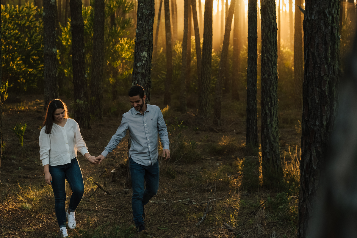 Fotógrafo de casamentos em Coimbra, Leiria, Aveiro.
Fotografia documental de casamento. Fotografia com emoção, paixão e sem poses. Imagens verdadeiras e cheias de amor.
Fotografamos em todo o país. Sessão Solteiros na Praia de Mira e em Fermentelos.
