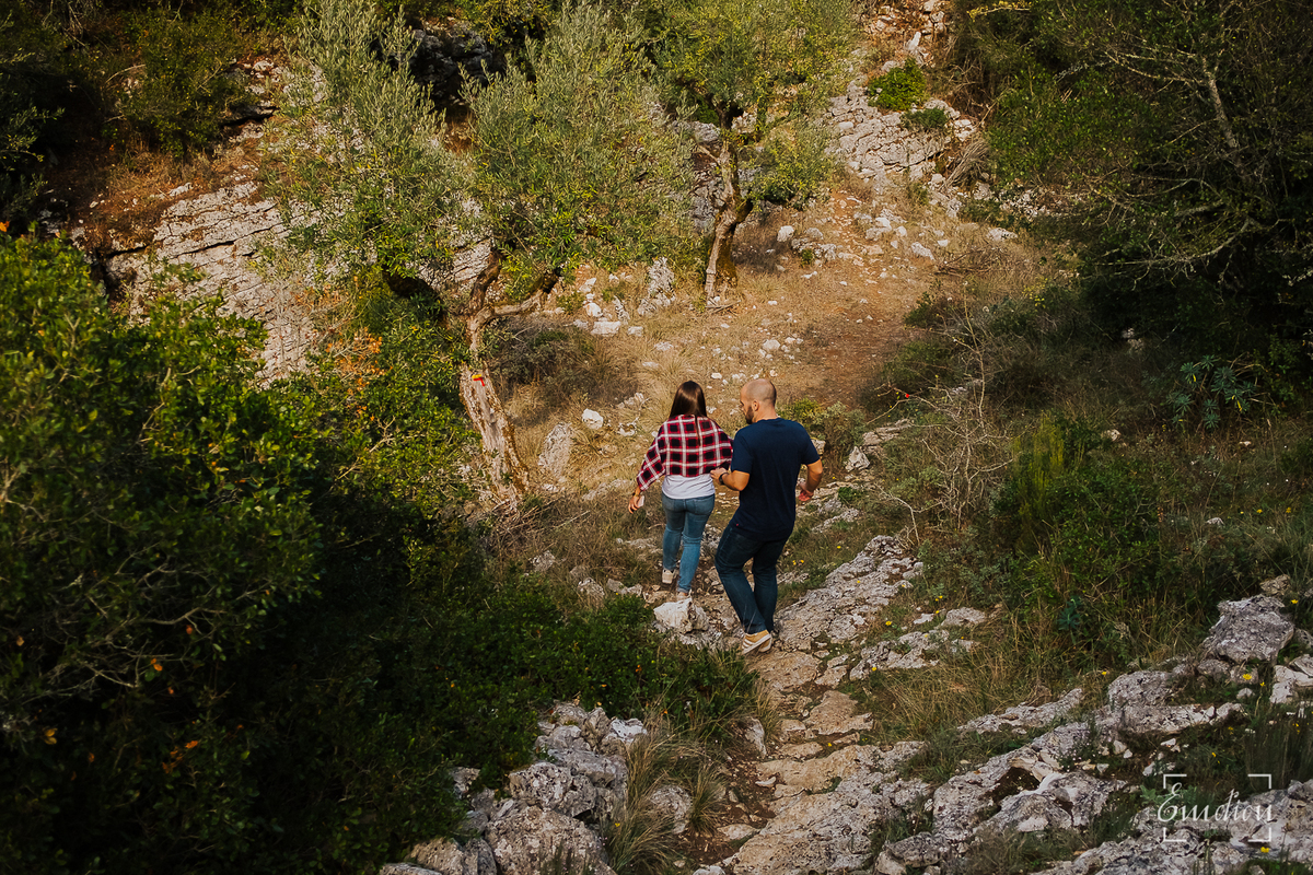 Fotógrafo de casamentos em Coimbra, Leiria, Aveiro.
Fotografia documental de casamento. Fotografia com emoção, paixão e sem poses. Imagens verdadeiras e cheias de amor.
Fotografamos em todo o país. Sessão Solteiros nas Buracas do Casmilo.