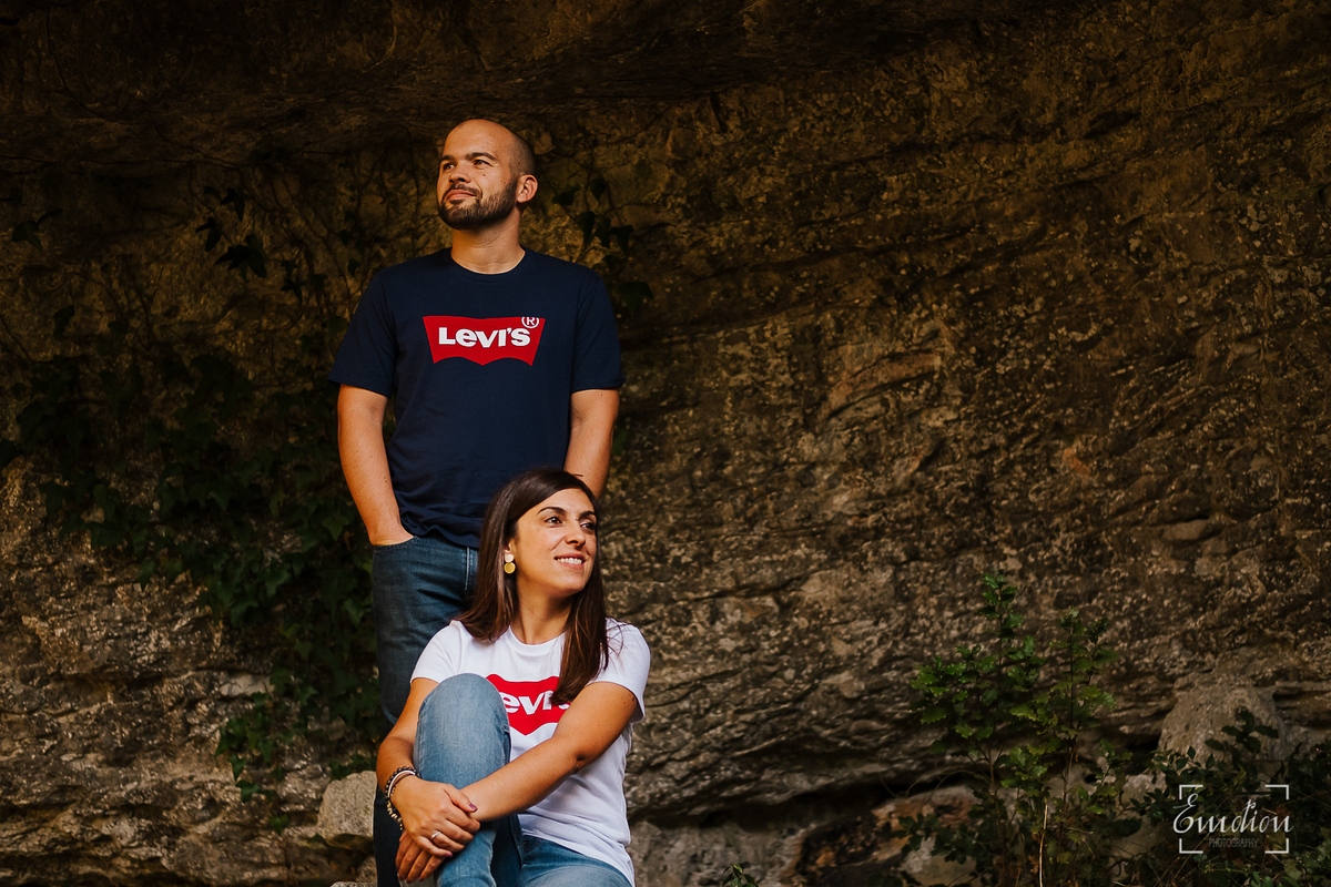 Fotógrafo de casamentos em Coimbra, Leiria, Aveiro.
Fotografia documental de casamento. Fotografia com emoção, paixão e sem poses. Imagens verdadeiras e cheias de amor.
Fotografamos em todo o país. Sessão Solteiros nas Buracas do Casmilo.