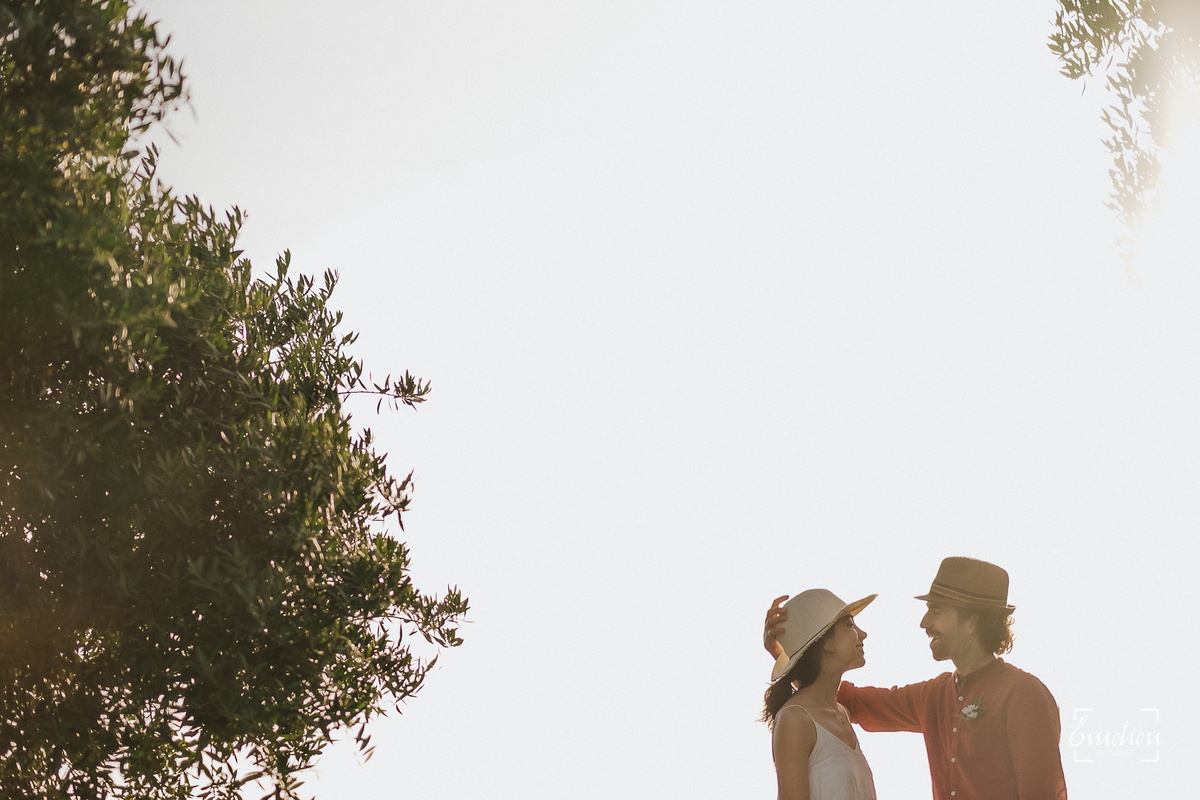 Fotógrafo de casamentos em Coimbra, Leiria, Aveiro.
Fotografia documental de casamento. Fotografia com emoção, paixão e sem poses. Imagens verdadeiras e cheias de amor.
Fotografamos em todo o país. Sessão Solteiros em Coimbra.