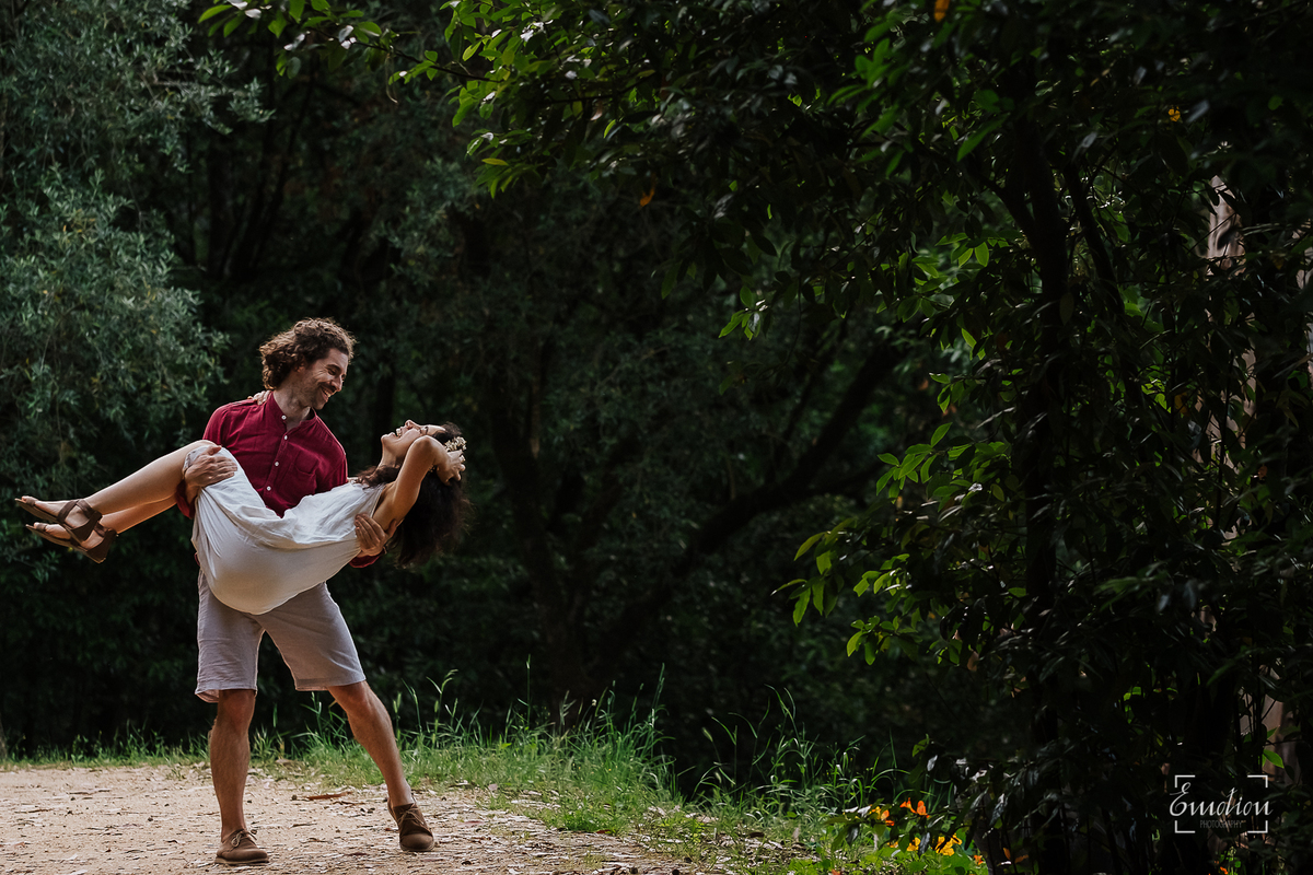 Fotógrafo de casamentos em Coimbra, Leiria, Aveiro.
Fotografia documental de casamento. Fotografia com emoção, paixão e sem poses. Imagens verdadeiras e cheias de amor.
Fotografamos em todo o país. Sessão Solteiros em Coimbra.