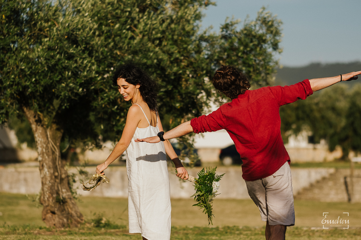 Fotógrafo de casamentos em Coimbra, Leiria, Aveiro.
Fotografia documental de casamento. Fotografia com emoção, paixão e sem poses. Imagens verdadeiras e cheias de amor.
Fotografamos em todo o país. Sessão Solteiros em Coimbra.