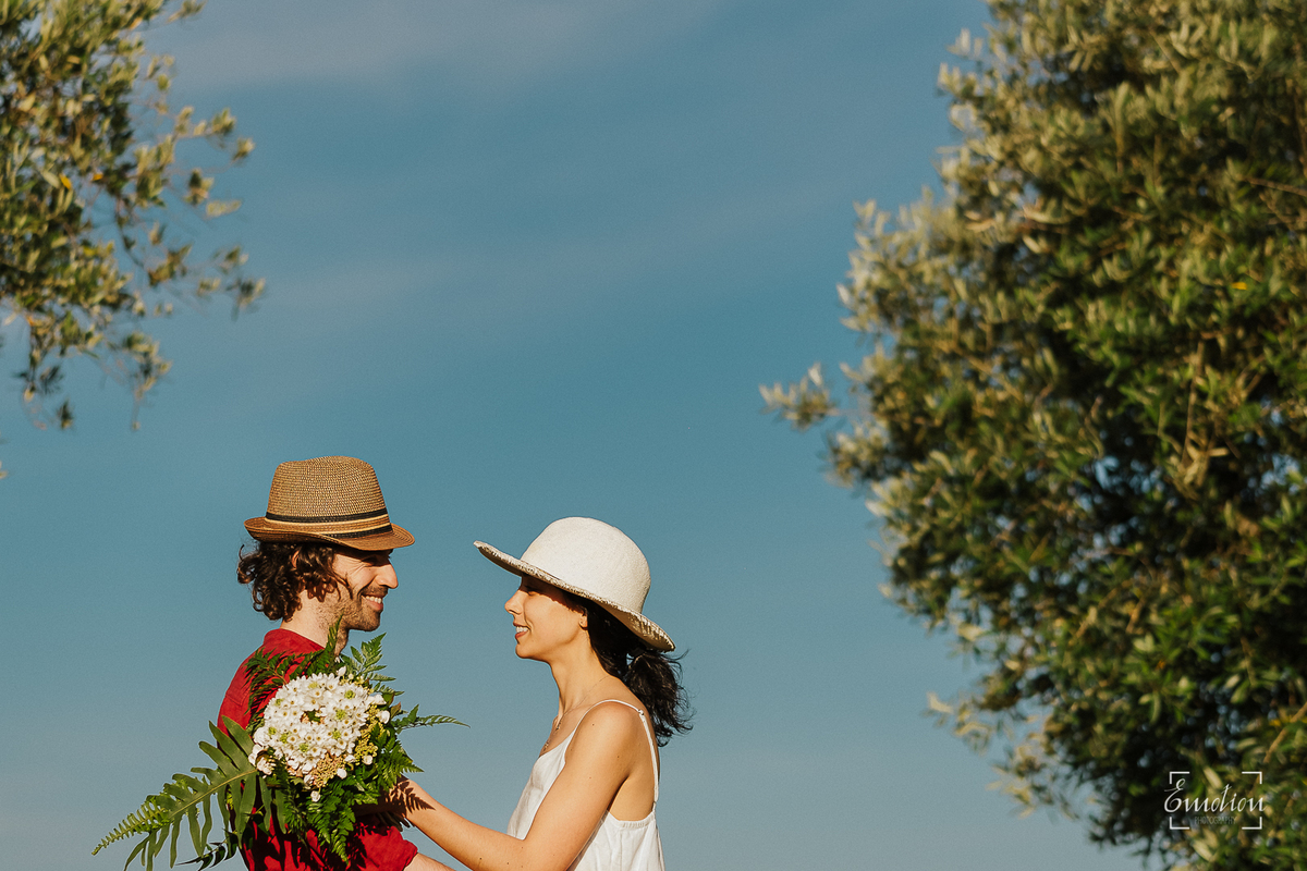 Fotógrafo de casamentos em Coimbra, Leiria, Aveiro.
Fotografia documental de casamento. Fotografia com emoção, paixão e sem poses. Imagens verdadeiras e cheias de amor.
Fotografamos em todo o país. Sessão Solteiros em Coimbra.