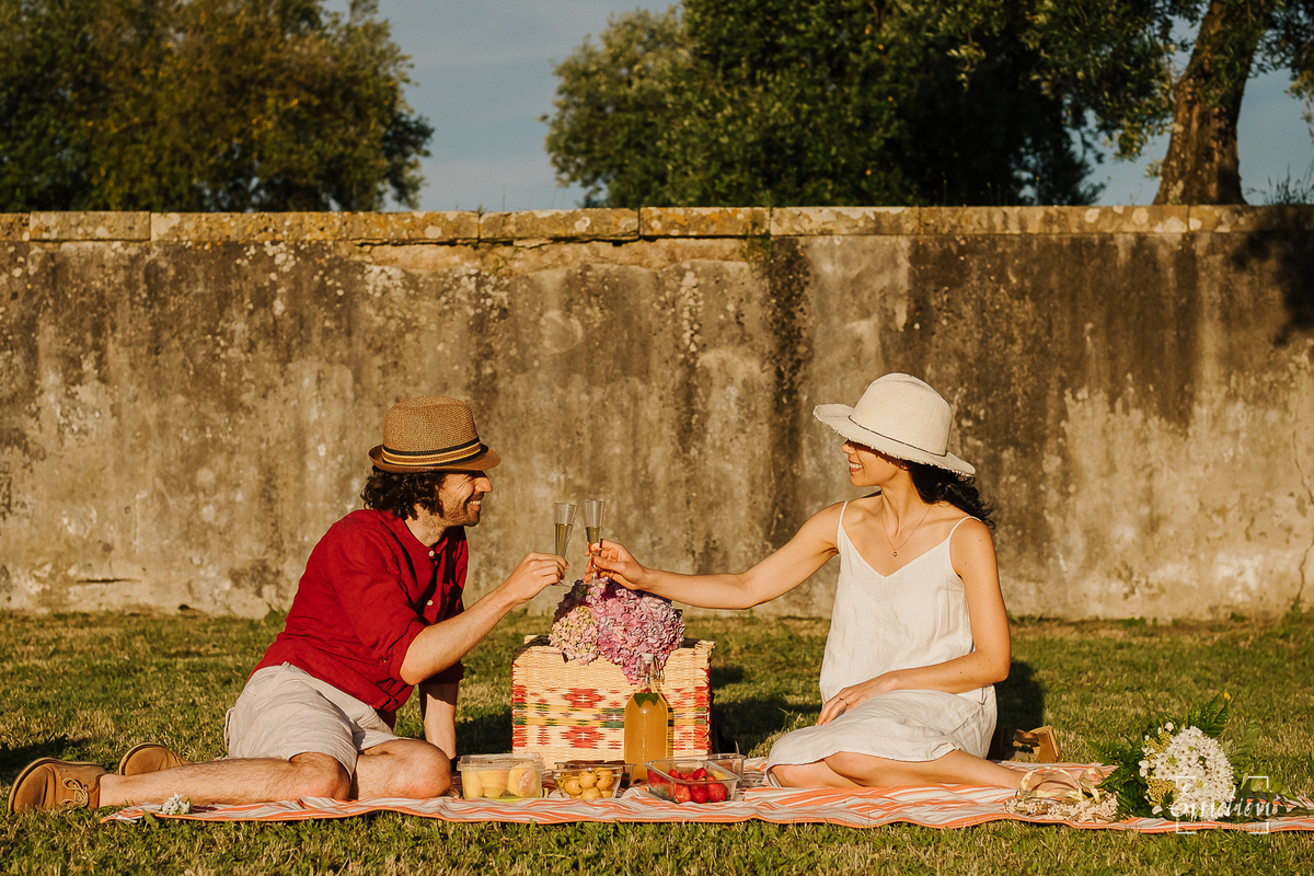 Fotógrafo de casamentos em Coimbra, Leiria, Aveiro.
Fotografia documental de casamento. Fotografia com emoção, paixão e sem poses. Imagens verdadeiras e cheias de amor.
Fotografamos em todo o país. Sessão Solteiros em Coimbra.