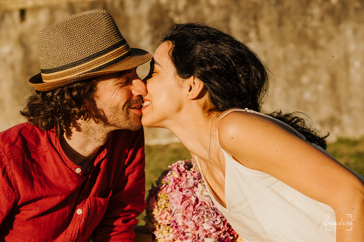 Fotógrafo de casamentos em Coimbra, Leiria, Aveiro.
Fotografia documental de casamento. Fotografia com emoção, paixão e sem poses. Imagens verdadeiras e cheias de amor.
Fotografamos em todo o país. Sessão Solteiros em Coimbra.