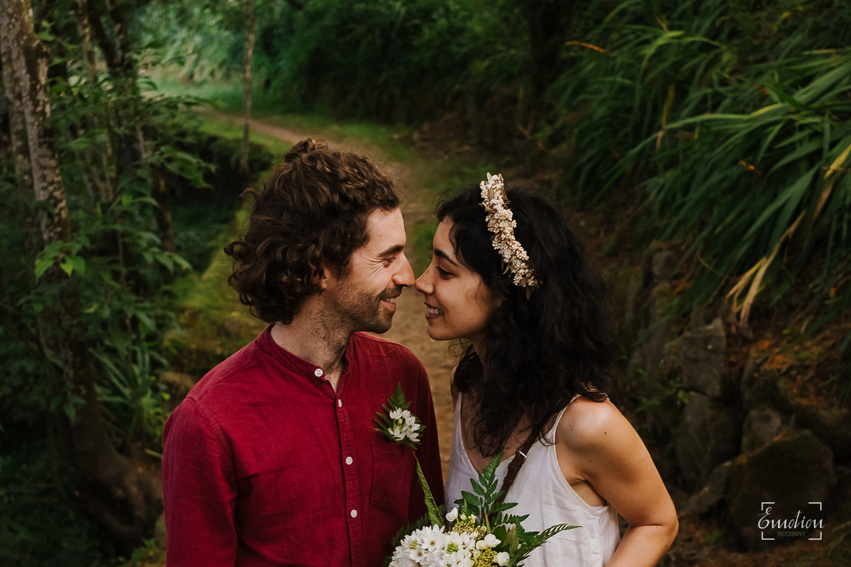 Fotógrafo de casamentos em Coimbra, Leiria, Aveiro.
Fotografia documental de casamento. Fotografia com emoção, paixão e sem poses. Imagens verdadeiras e cheias de amor.
Fotografamos em todo o país. Sessão Solteiros em Coimbra.