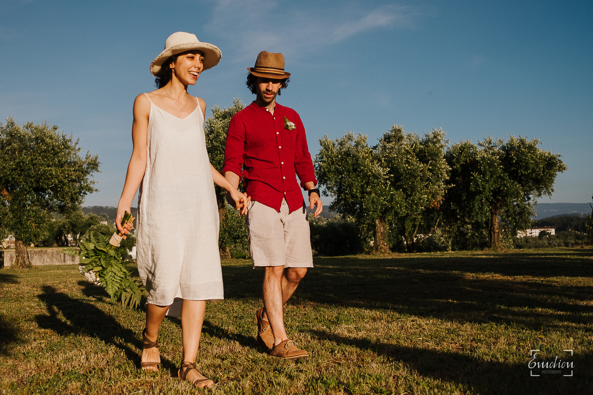 Fotógrafo de casamentos em Coimbra, Leiria, Aveiro.
Fotografia documental de casamento. Fotografia com emoção, paixão e sem poses. Imagens verdadeiras e cheias de amor.
Fotografamos em todo o país. Sessão Solteiros em Coimbra.
