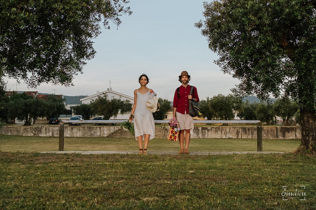 Fotógrafo de casamentos em Coimbra, Leiria, Aveiro.
Fotografia documental de casamento. Fotografia com emoção, paixão e sem poses. Imagens verdadeiras e cheias de amor.
Fotografamos em todo o país. Sessão Solteiros em Coimbra.