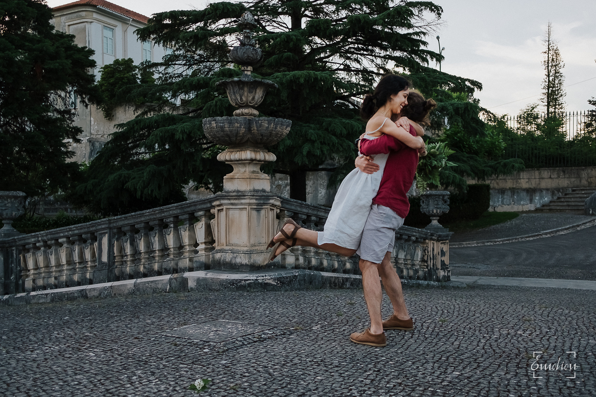 Fotógrafo de casamentos em Coimbra, Leiria, Aveiro.
Fotografia documental de casamento. Fotografia com emoção, paixão e sem poses. Imagens verdadeiras e cheias de amor.
Fotografamos em todo o país. Sessão Solteiros em Coimbra.