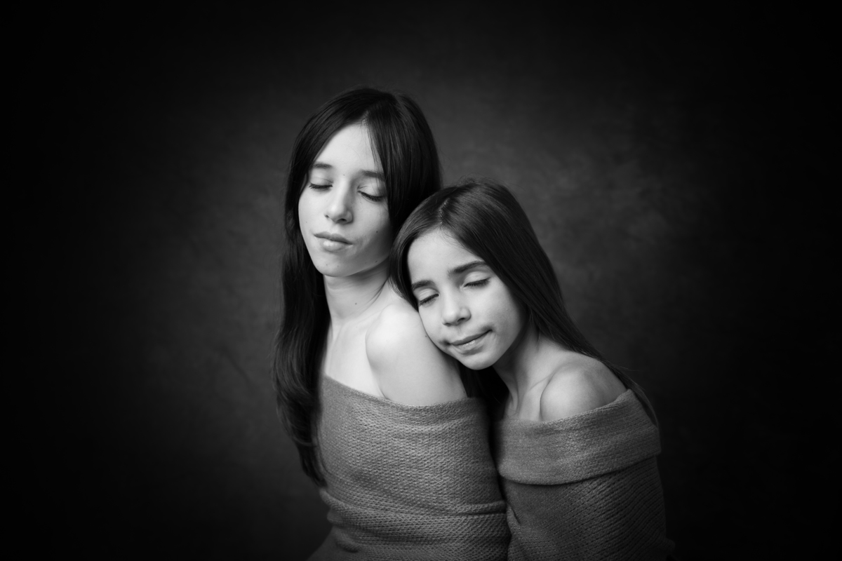 Simples e Bela, imagem de amigas que podiam ser irmãs, a fotografia era um sonho para elas, e ficaram muito felizes com os seus retratos Fine Art