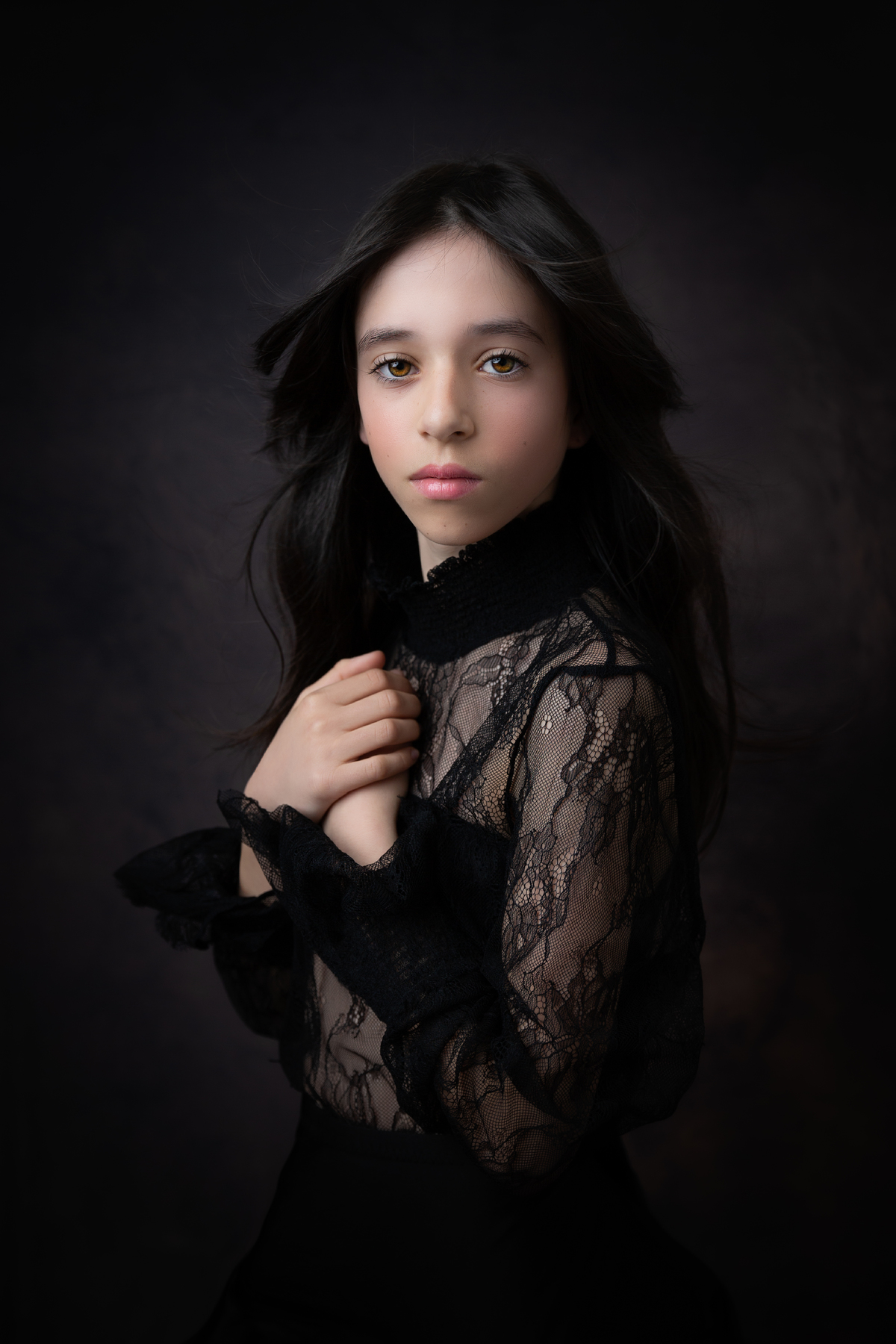 Fine Art, retrato Artístico de Crianças, menina 13 anos, camisa de renda, olhar profundo