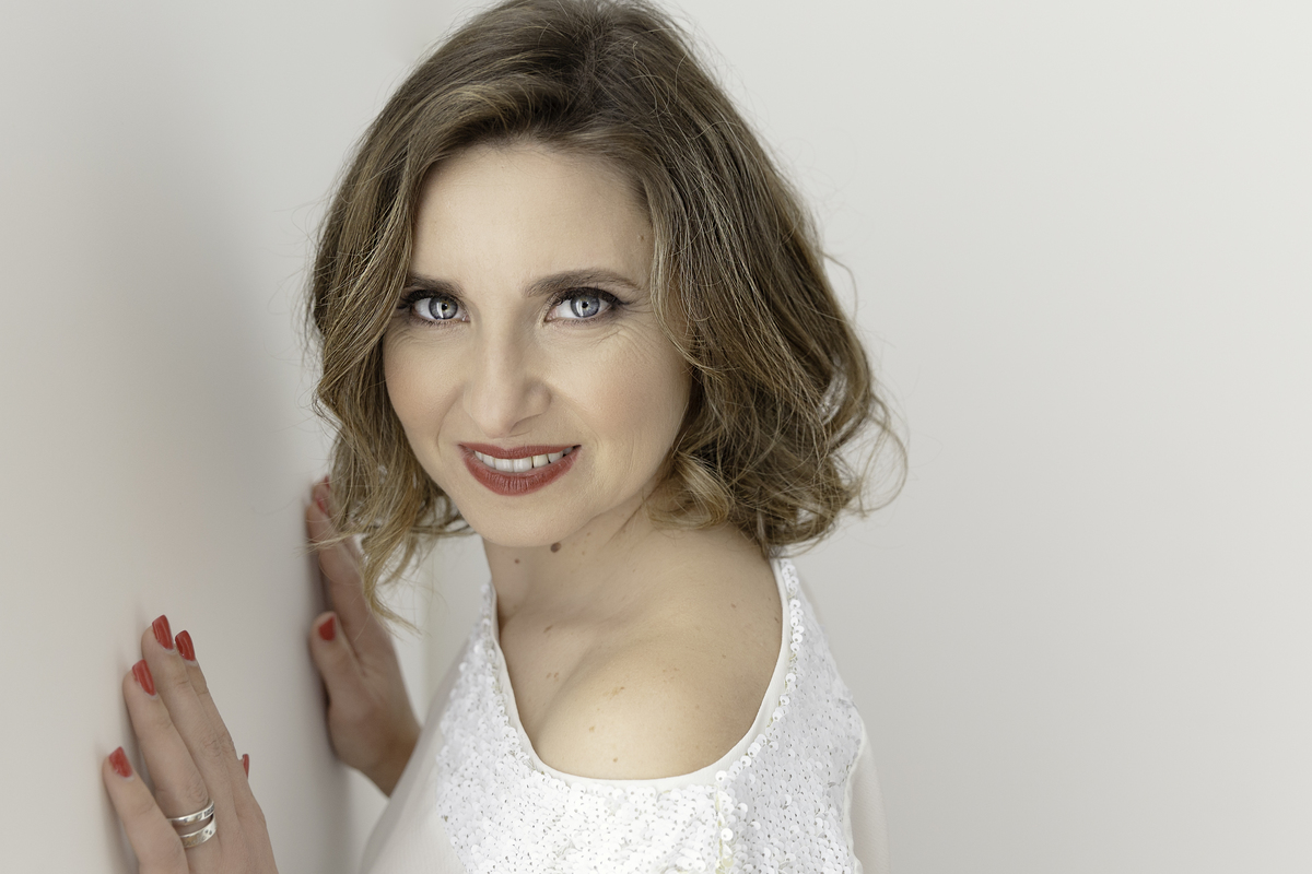 Fotografia de beleza feminina, confiante e deslumbrante. Fotografa especializada em retrato feminino, com estúdio em Cascais, Sintra, Lisboa, Portugal 