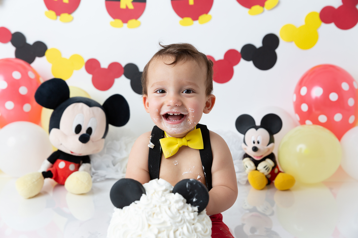 Nesta sessão fotográfica de smash the cake o Martim estava super elegante