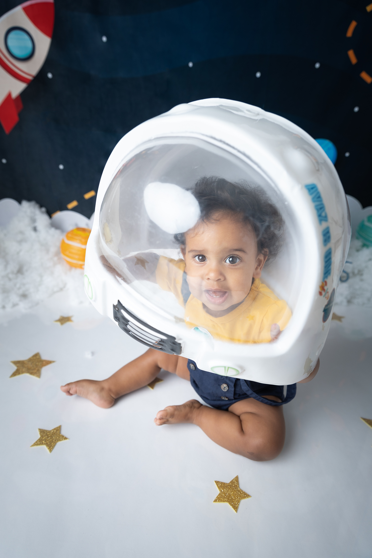 um capacete de astronauta 