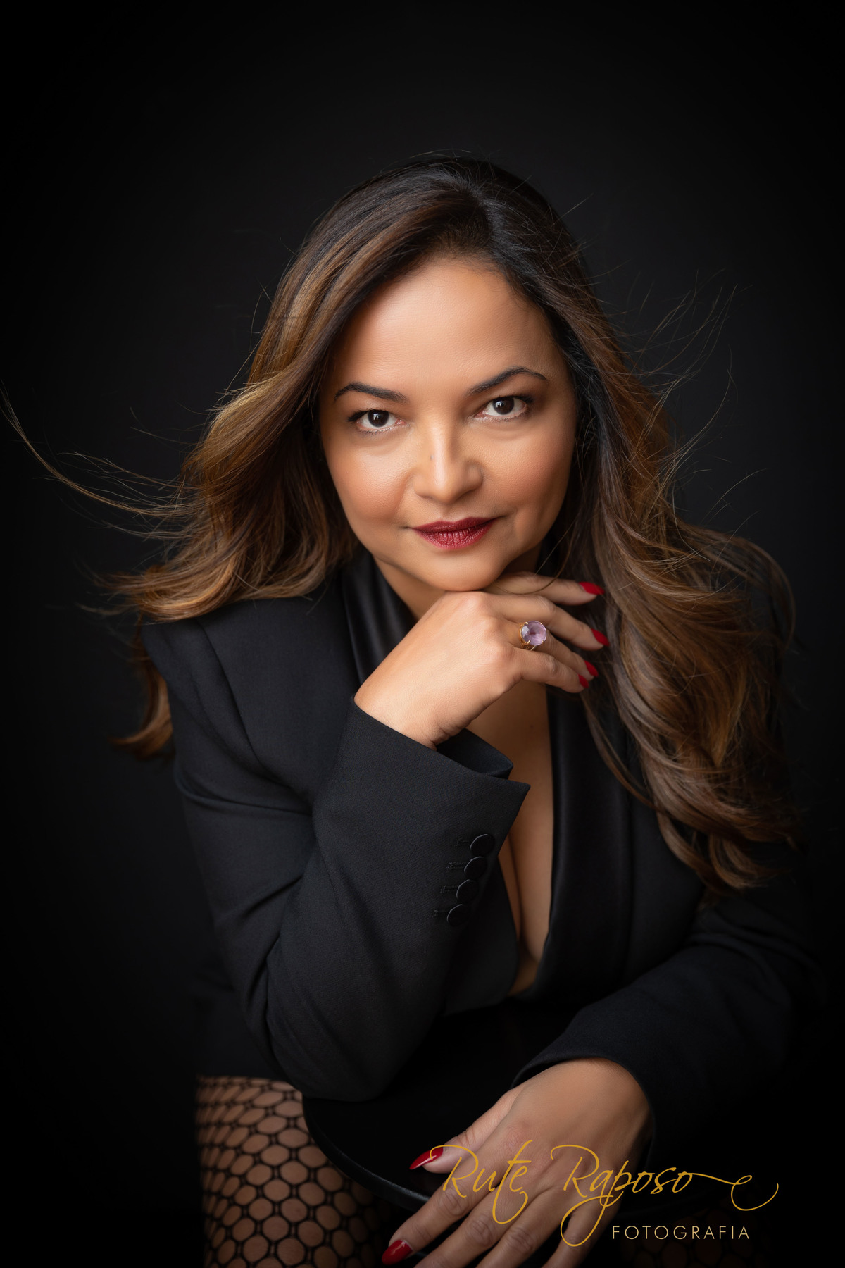 mulher forte, negro vibrante, pele morena