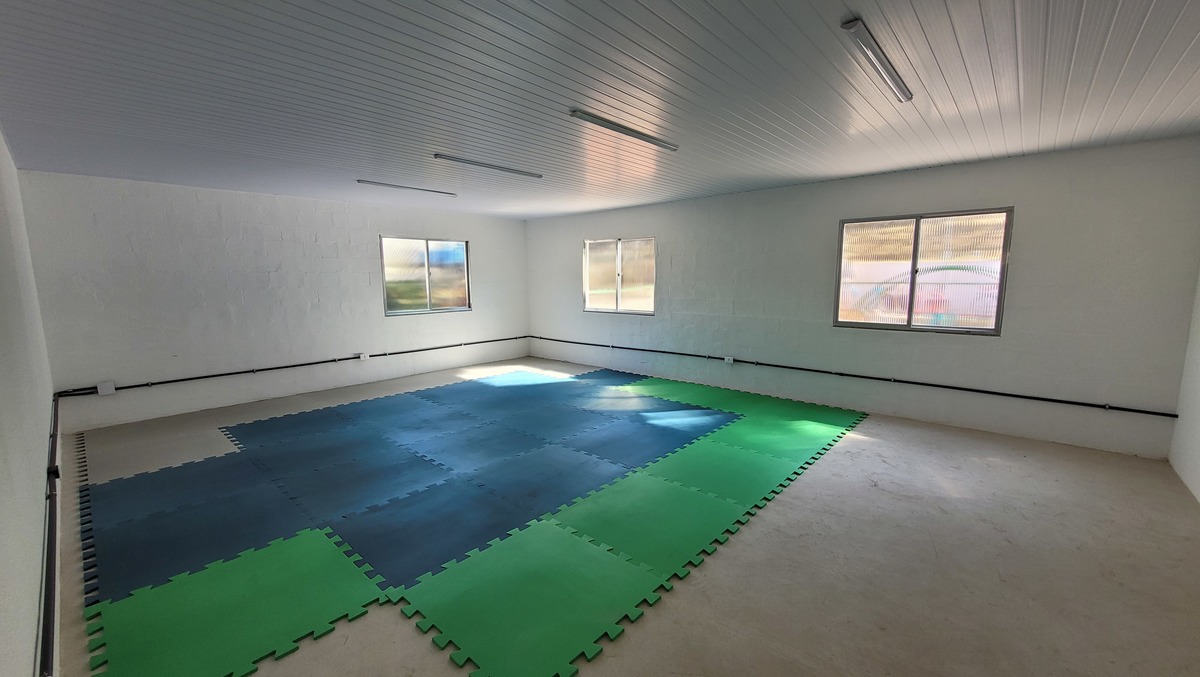 Várias salas na sede social para ações e cursos