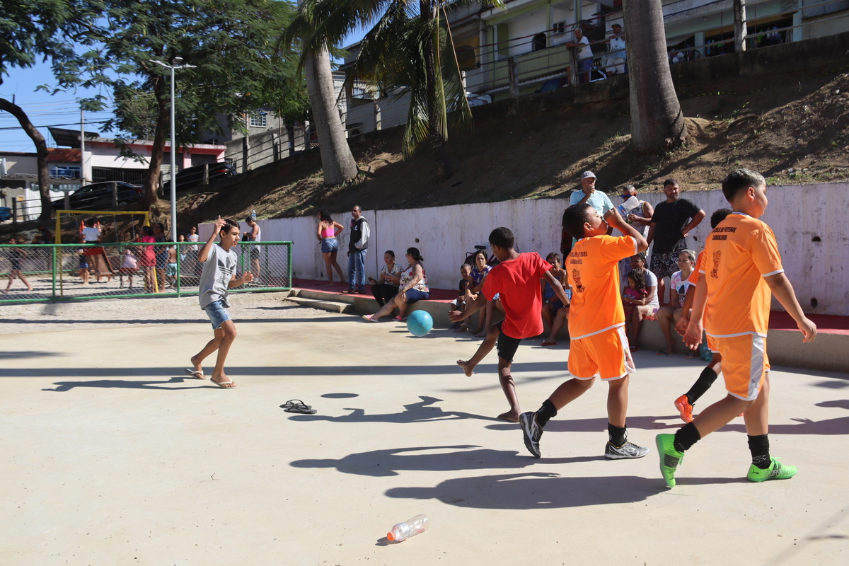 Crianças curtindo o novo espaço