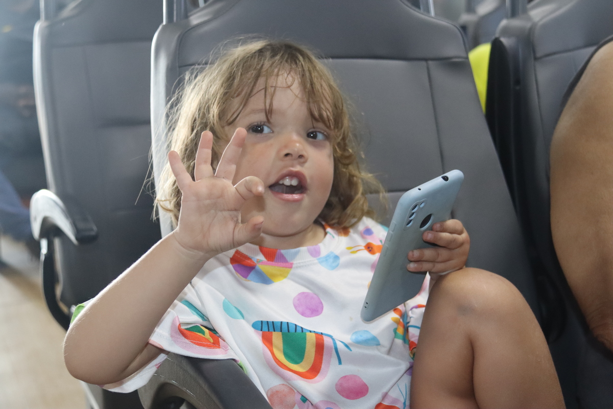 Netos do Sgto Barnabé conhecendo a Marambaia