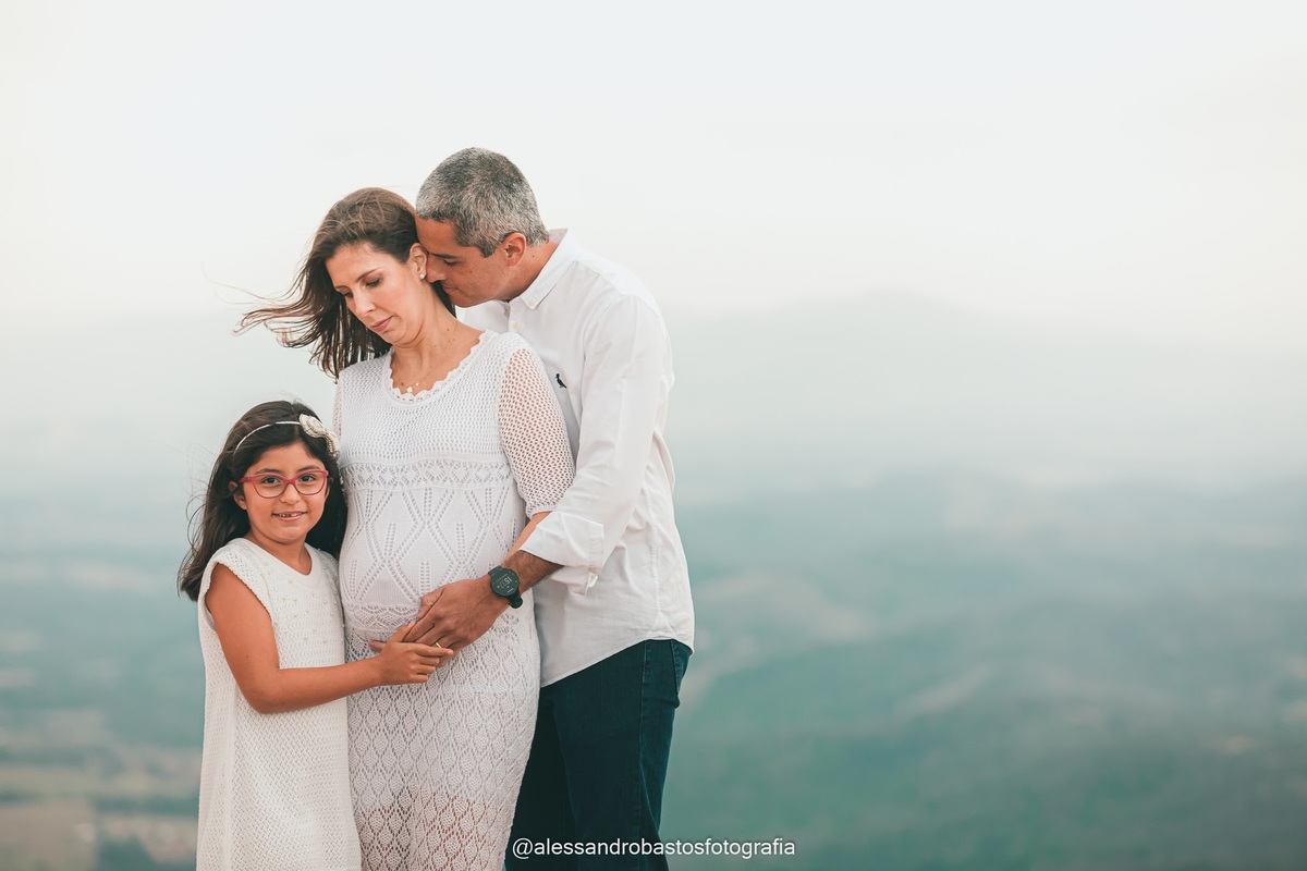 filha e pais topo do mundo ensaio fotos gestante nas montanhas mg